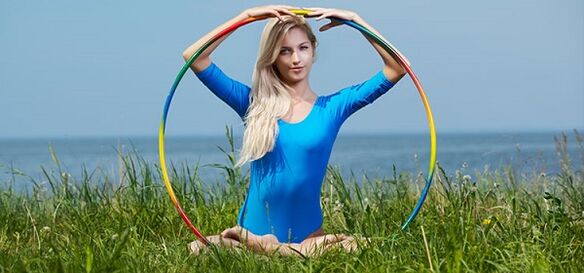 Grâce au hula hoop, vous pouvez perdre du poids et vous débarrasser de la graisse du ventre sans régime